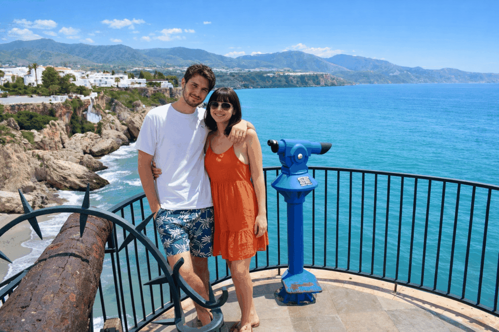 Ab Malaga: Privates 6-stündiges Erlebnis in Frigiliana und Nerja + Geschenk