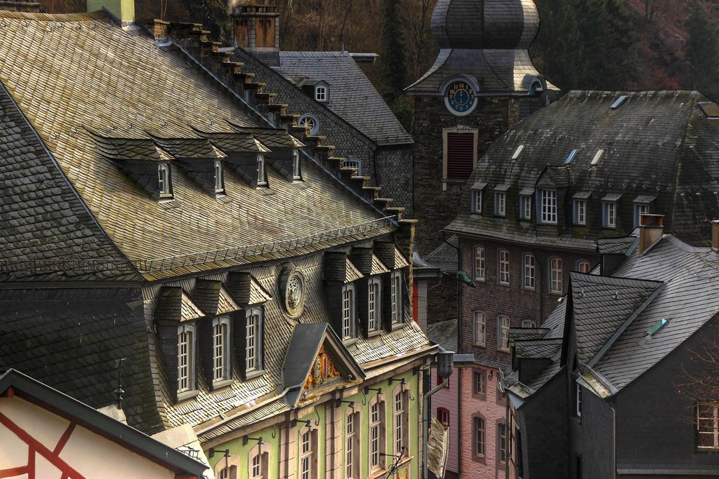 Private Städtetour durch Monschau mit Besuch des Roten Hauses und der Burg