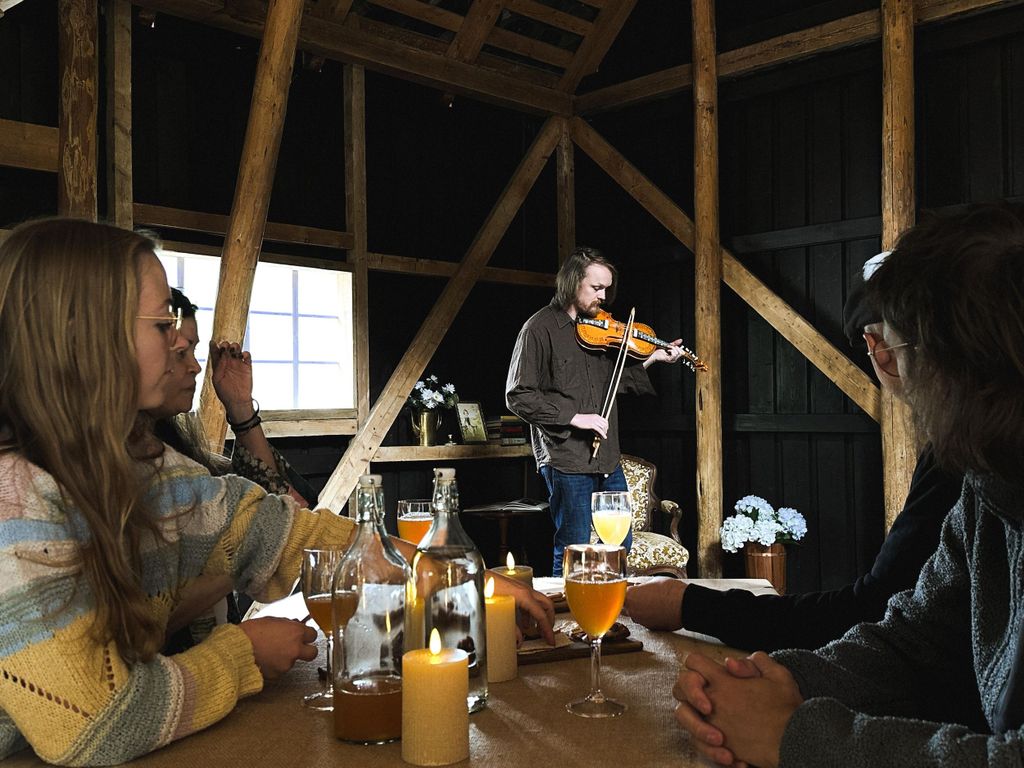 Flåm: Musikkonzert auf dem Fjord-Bauernhof