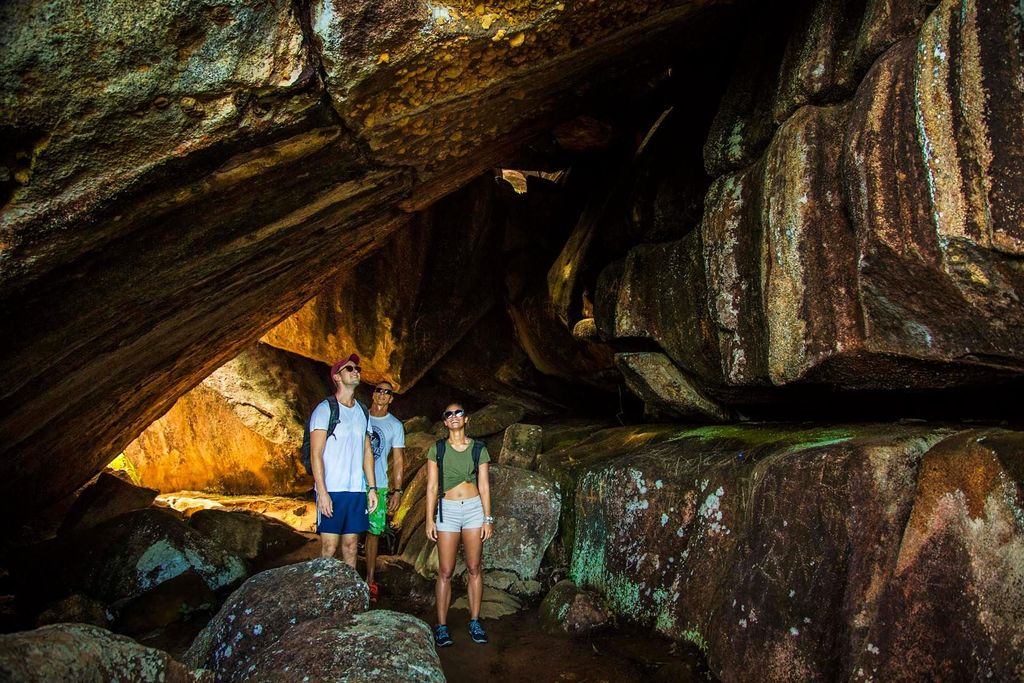 Mahé: Baie Ternay Park Katamaran-Kreuzfahrt mit BBQ-Mittagessen