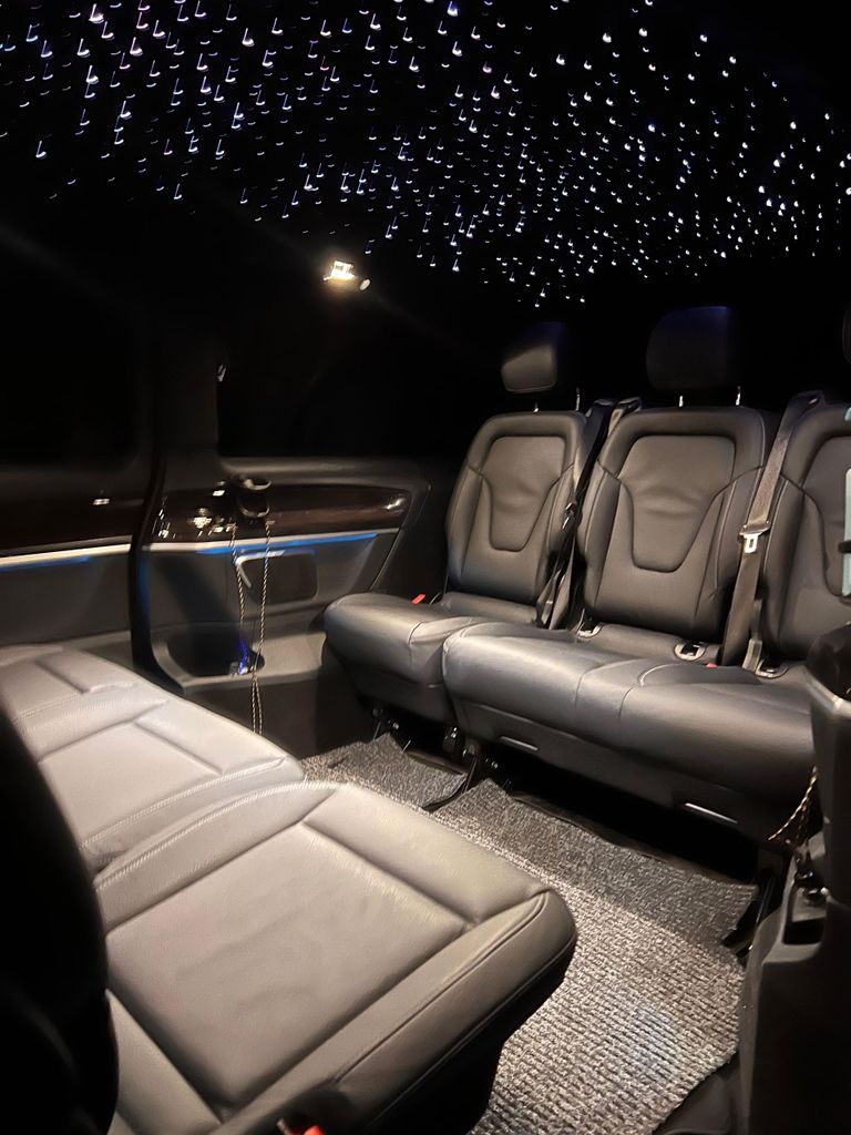 Aigues-Mortes: Privater Transfer zum Hafen Camargue