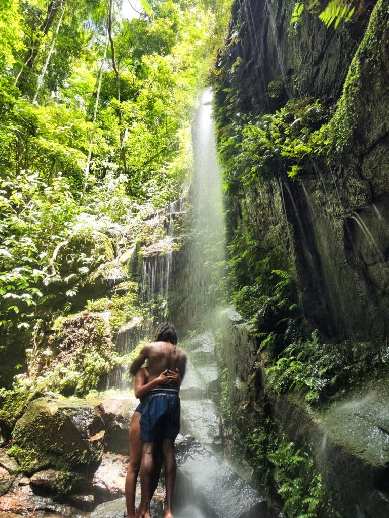 Rio: Geführte Wanderung zu Wasserfällen und Höhlen im Tijuca-Regenwald