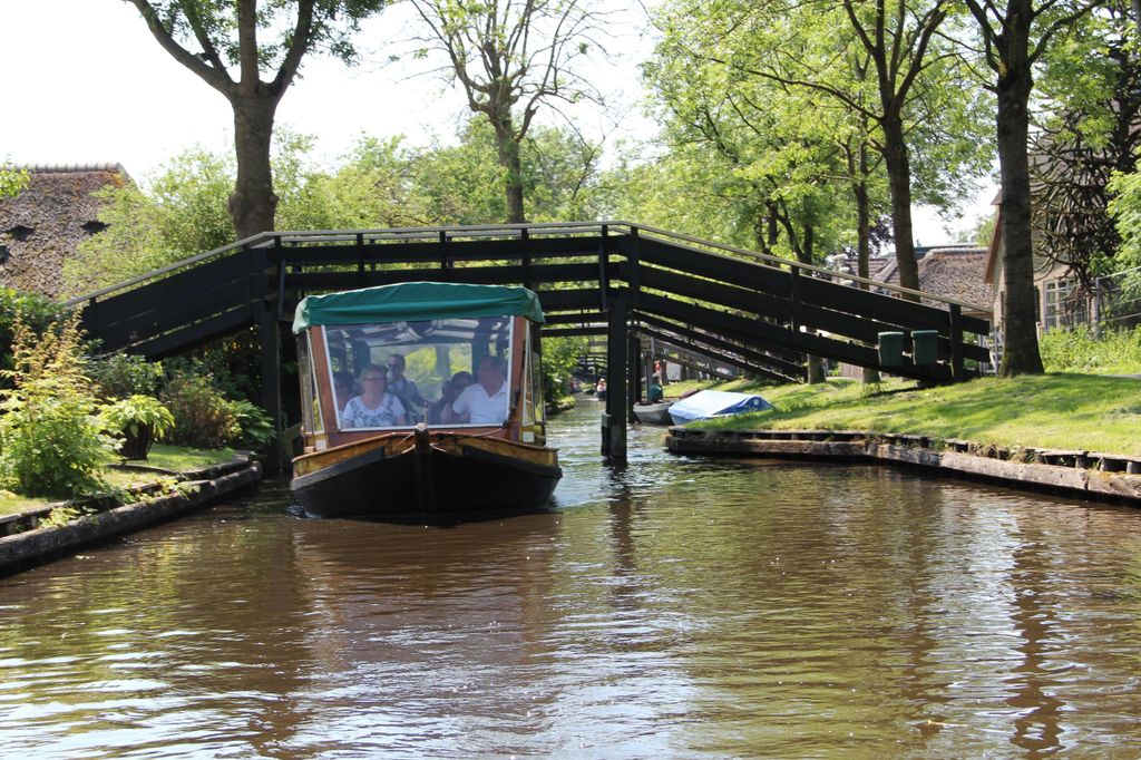 Giethoorn: Grachtenrundfahrt & See Tour & Sightseeing Village