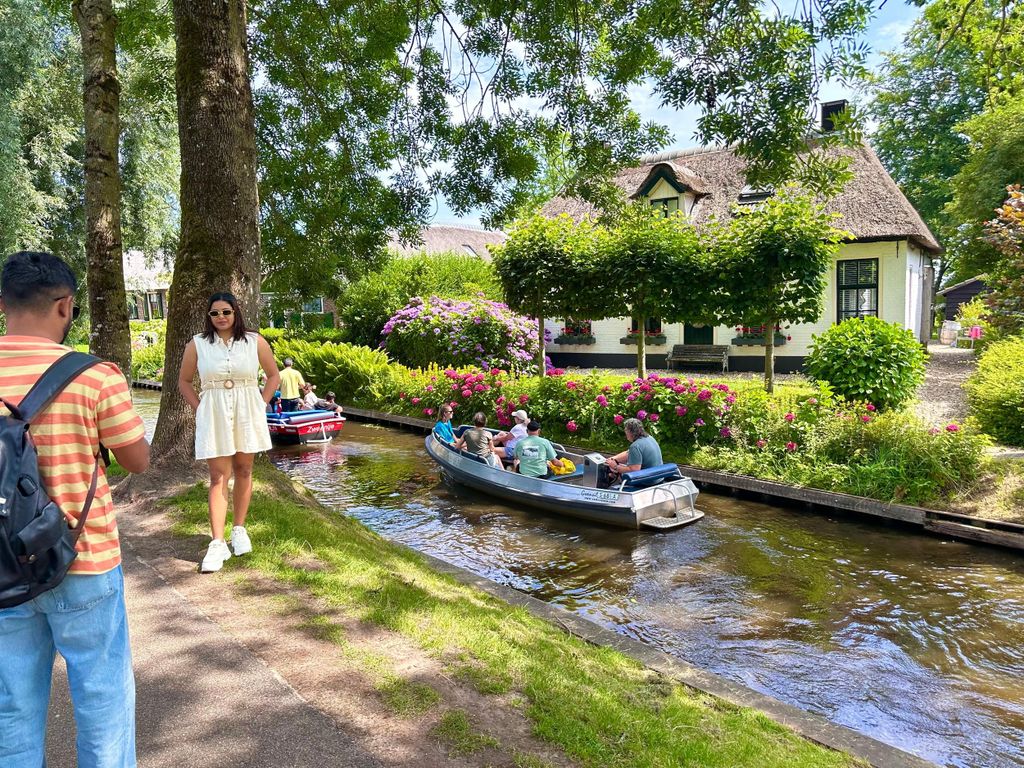 Amsterdam: Tagestour nach Giethoorn, mit mehreren geführten Optionen