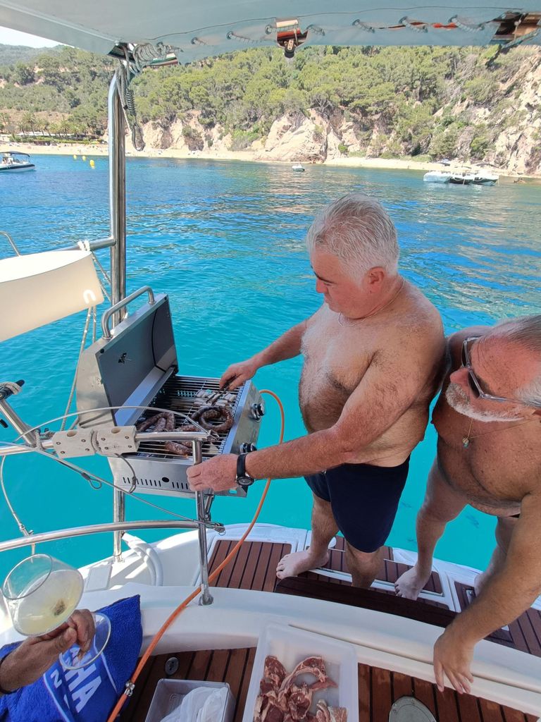 Segeltag mit Barbecue an der Costa Brava