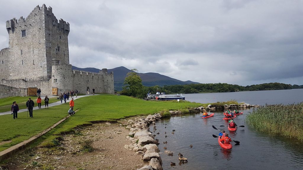 Kajakfahren auf den Killarney-Seen von Ross Castle aus. Geführt