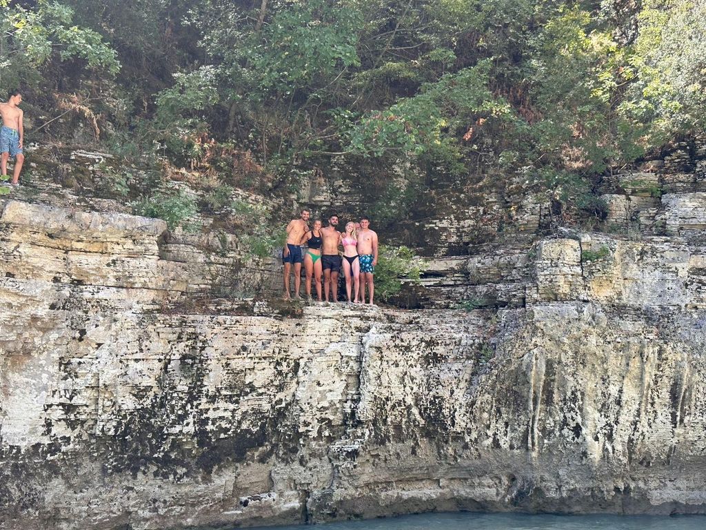 Berat: Osumi-Schlucht, Bogova-Wasserfall und Rakia-Dorf-Tour