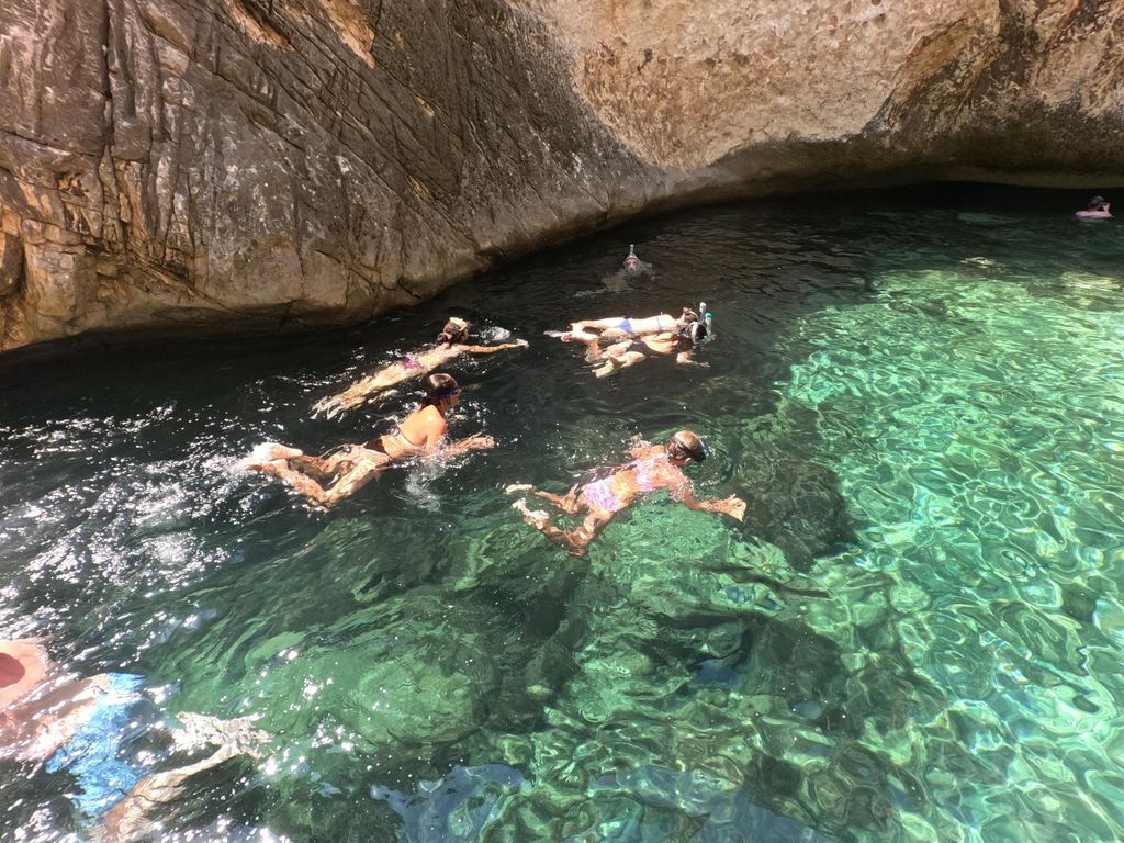 Von Vlore: Tour mit dem Schnellboot zur Haxhi-Ali-Höhle mit Schnorcheln