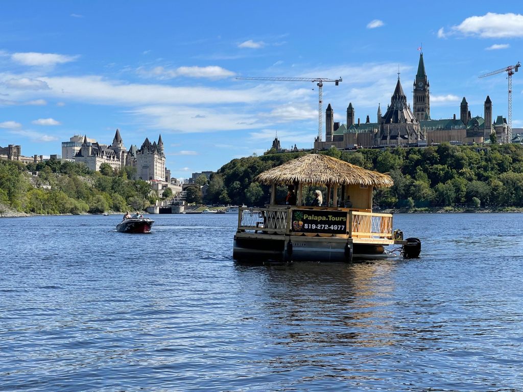 Ottawa: Schwimmende Tiki-Bar-Kreuzfahrt auf dem Ottawa River