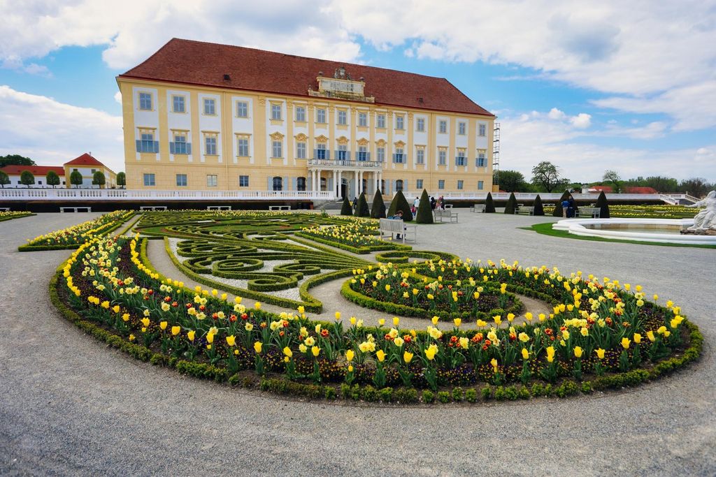 Wien zum Schloss Hof Skip-the-line Private Tour & Transport