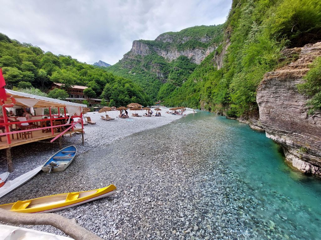 Tirana: Tagestour zum Komani See und Bootstour auf dem Shala Fluss
