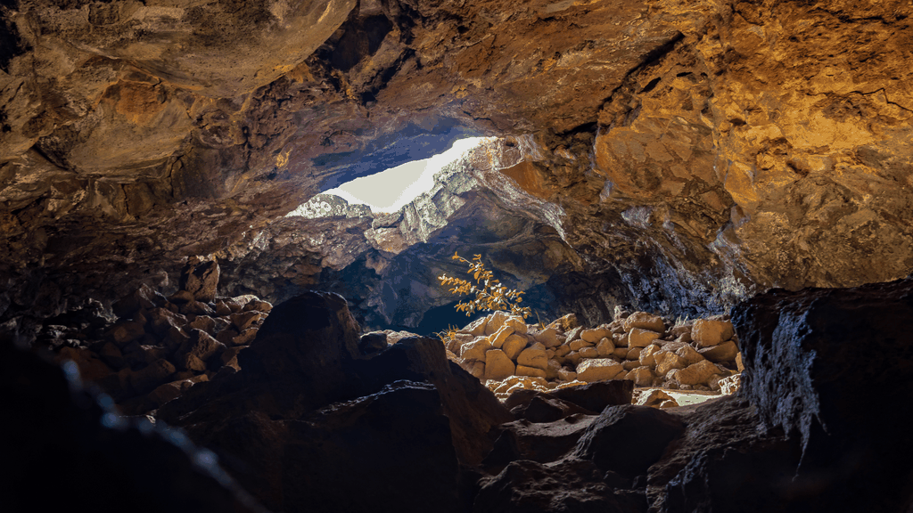 Vulkanische Refugien: Exkursion in die unterirdische Zivilisation