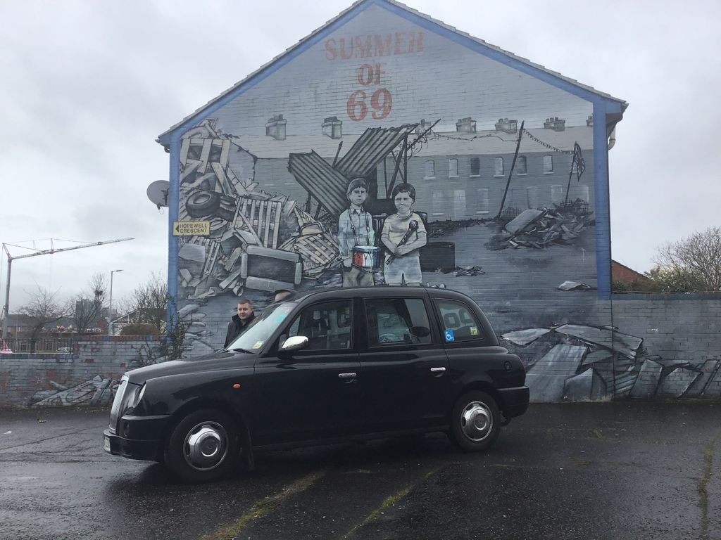 Belfast: Black Taxi Tour & Crumlin Road Jail Tour