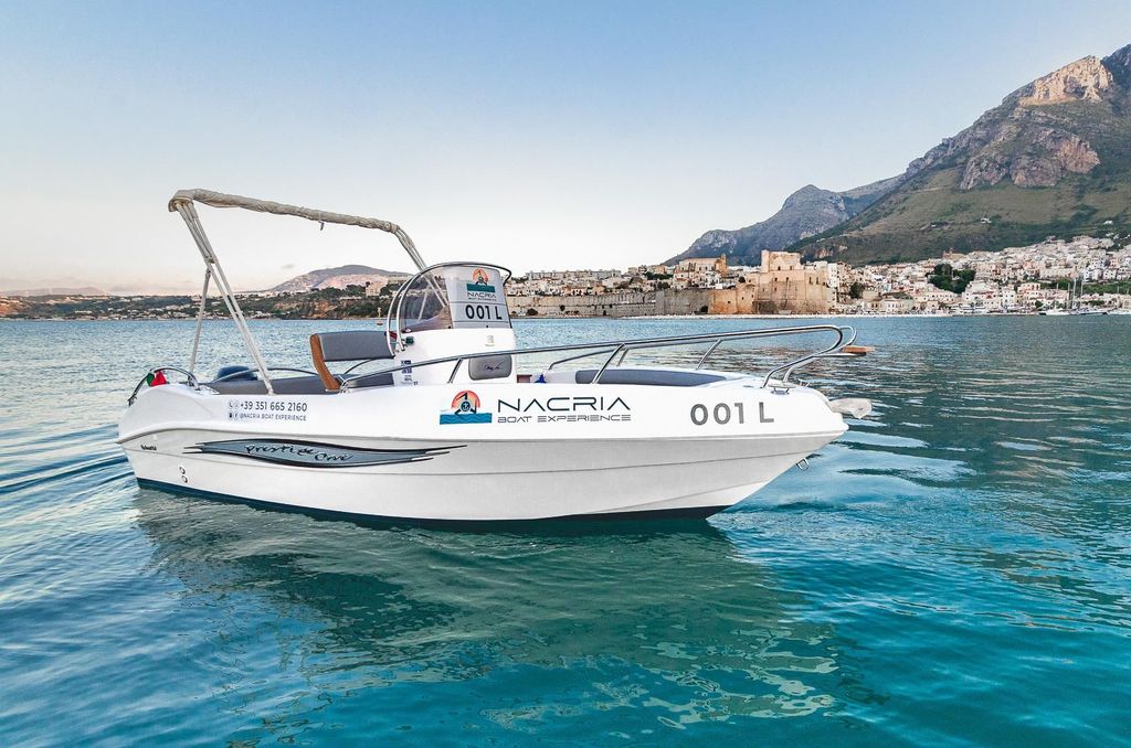 Castellammare del Golfo: Ein Boot ohne Skipper mieten