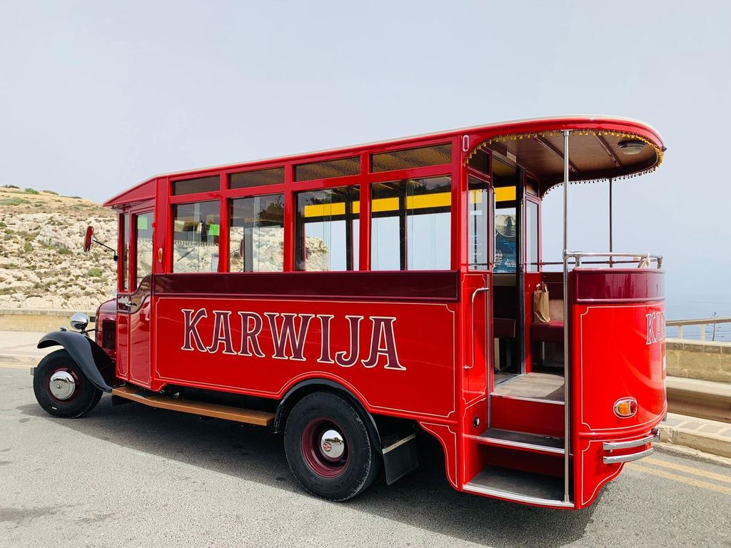 Malta: Privater Oldtimer-Bus mit Chauffeur
