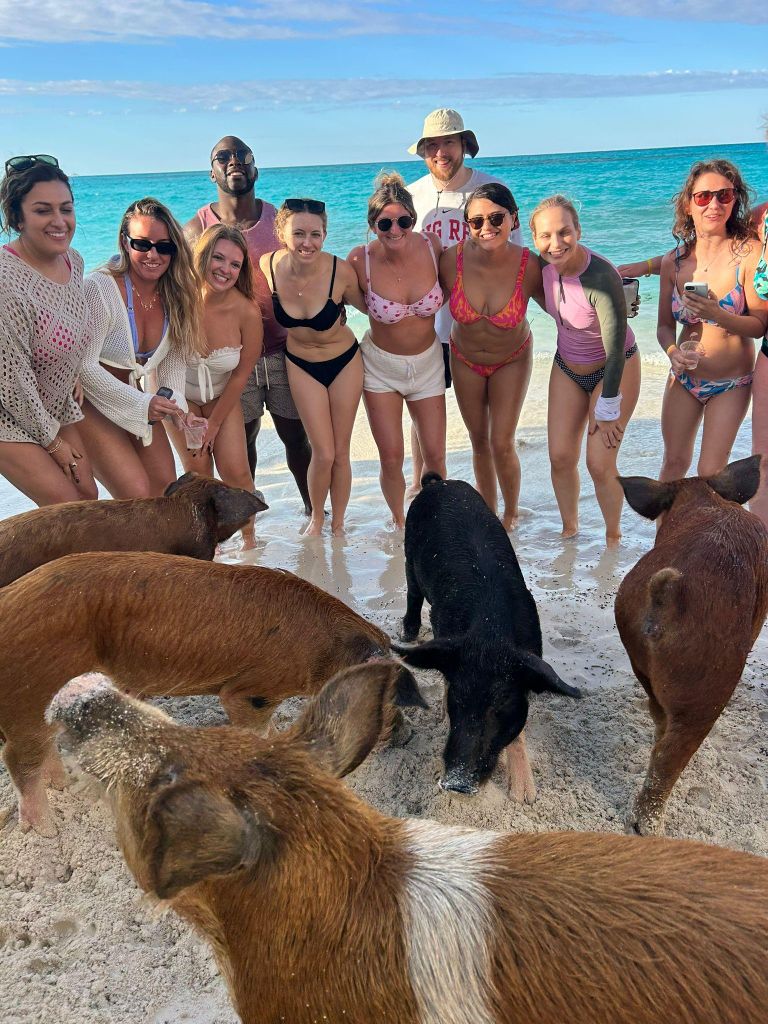 Nassau: Ganztägiger Party-Katamaran mit Privatstrand & Mittagessen