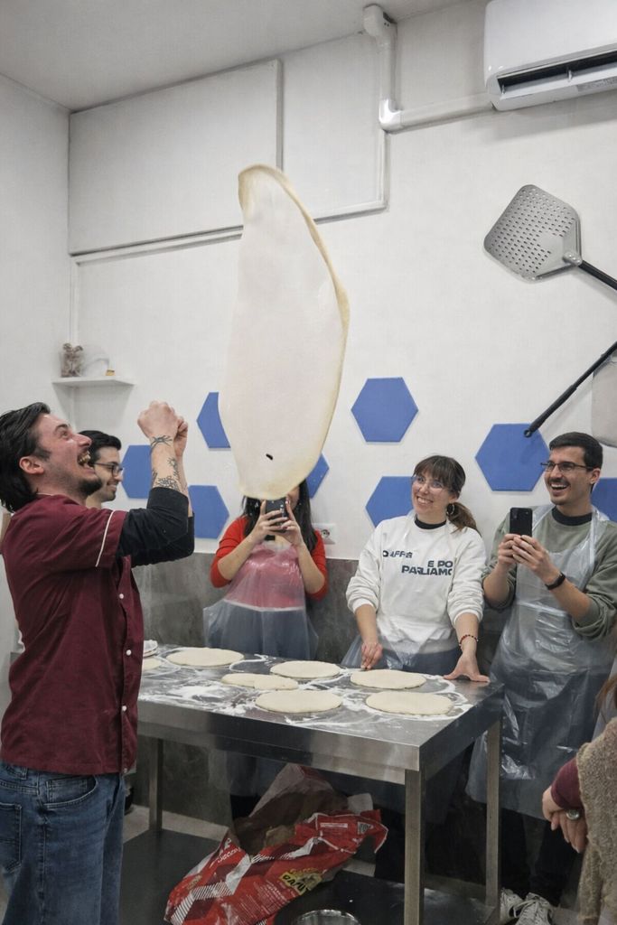 Neapel: Pizza-Workshop mit Getränk und Aperitif