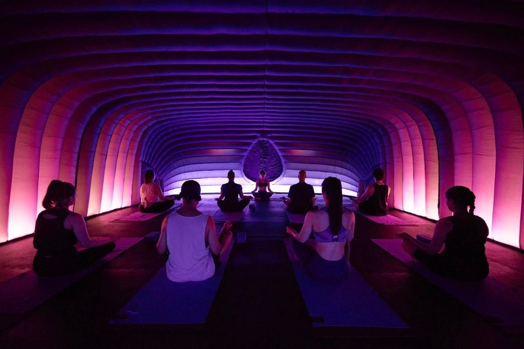 Porto: Privater Hot-Yoga-Geburtstagskurs mit Kuchen