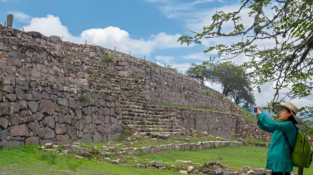 Cajamarca: Exkursion zum archäologischen Komplex Kuntur Wasi + Museum