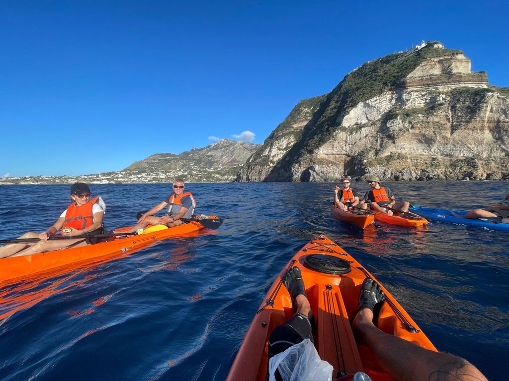 Kajak-Tour in Ischia mit ortskundiger Guide