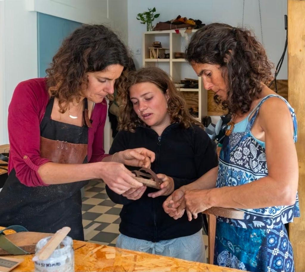 Privater Kurs, um einfache Sandalen auf Mallorca herzustellen