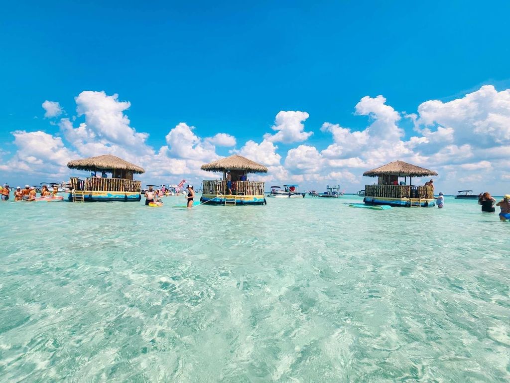 Destin: Tailfins Tiki Crab Island Schwimmen: Treiben: Entspannen (3 Stunden)