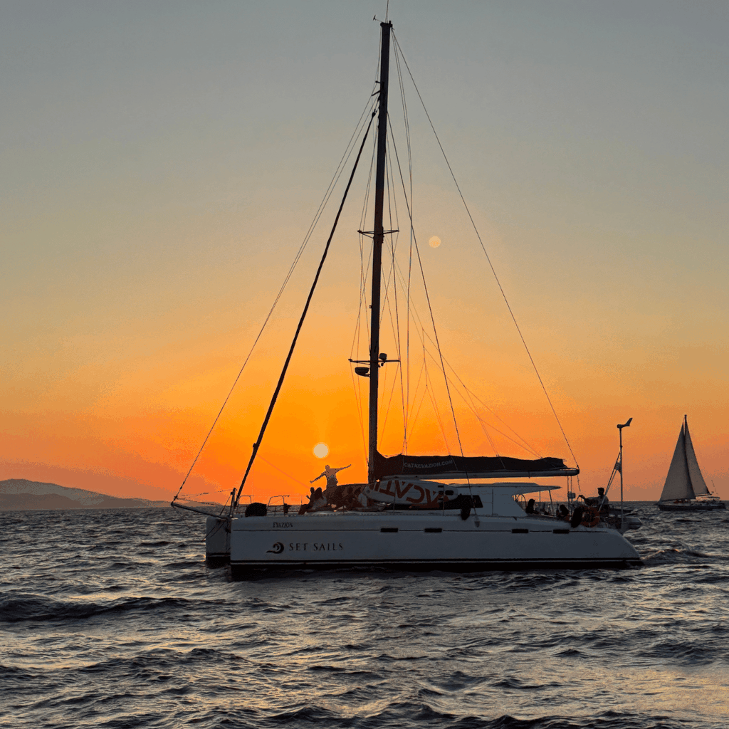 Heraklion: Bootstour bei Sonnenuntergang zur Insel Dia mit Abendessen