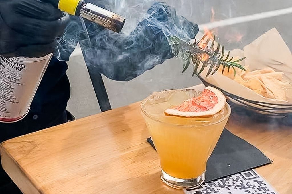 Santa Barbara: 3-stündiger Rundgang durch Cocktail und Geschichte