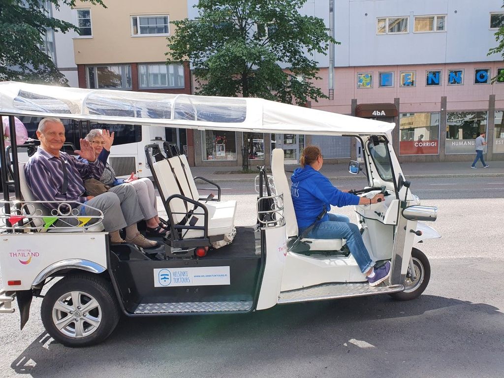 Helsinki City: 2,5-stündige Stadtrundfahrt mit dem elektrischen TukTuk