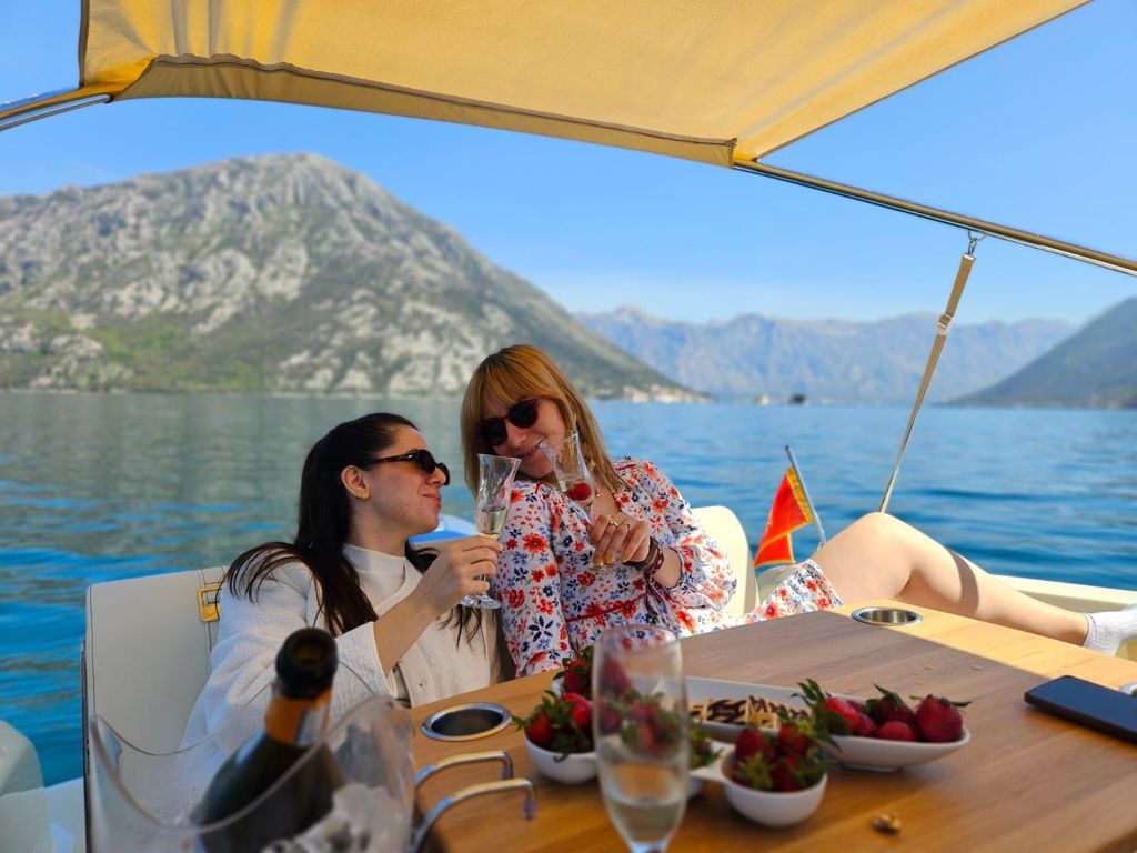 Private 3-stündige Speedboatfahrt Our Lady of the Rock & Blue Cave