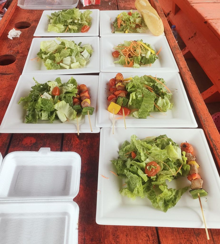 Sihanoukville: Wat Krom, Barbecue am Strand & Drinks-Tour