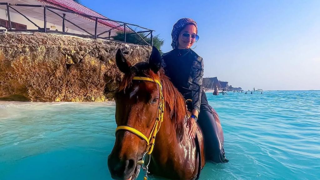 Sansibar: Ausritt und Dau-Fahrt bei Sonnenuntergang