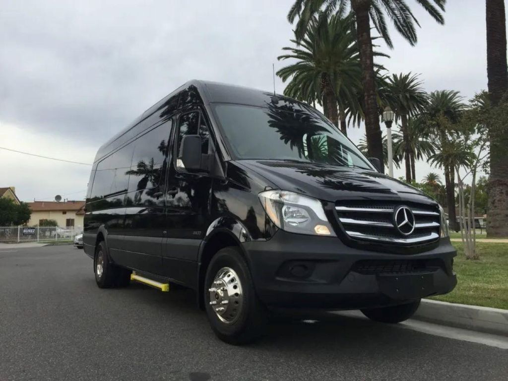 Brown Field Municipal Airport: Shuttle-Service nach Oceanside