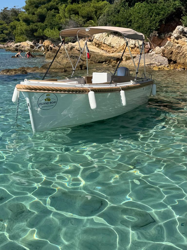 Mandelieu la Napoule: Luxus-Bootsverleih ohne Bootsführerschein