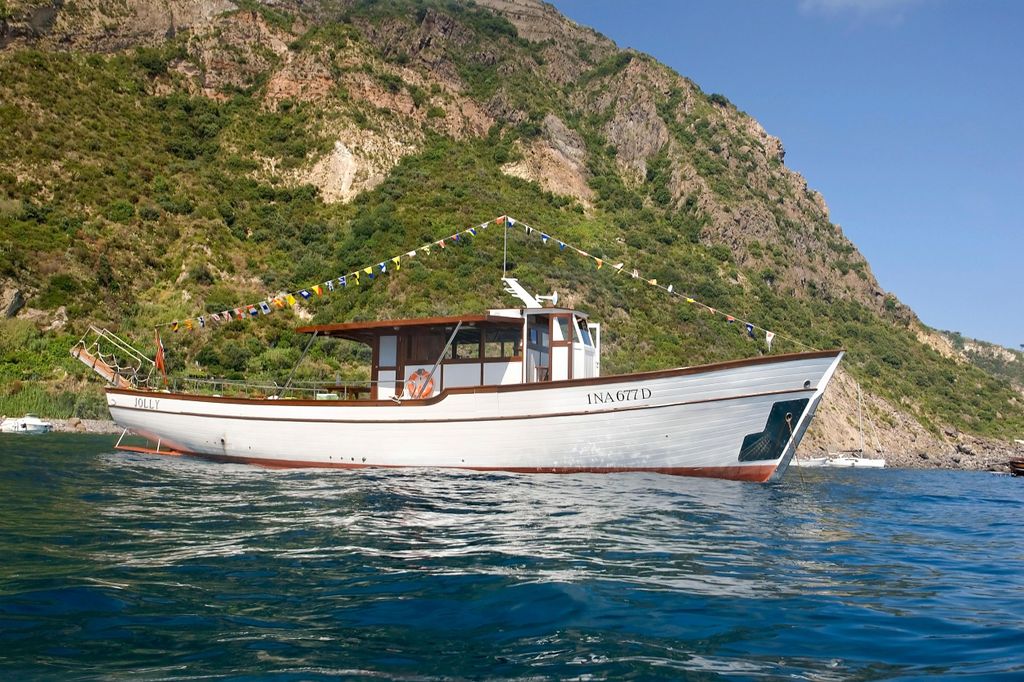 Sonnenuntergangsträume: Ischia mit dem Boot und Aperitivo