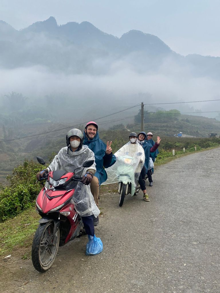 Sapa: Erkunde Sa Pa an einem Tag mit einem ortskundigen Motorrad-Guide