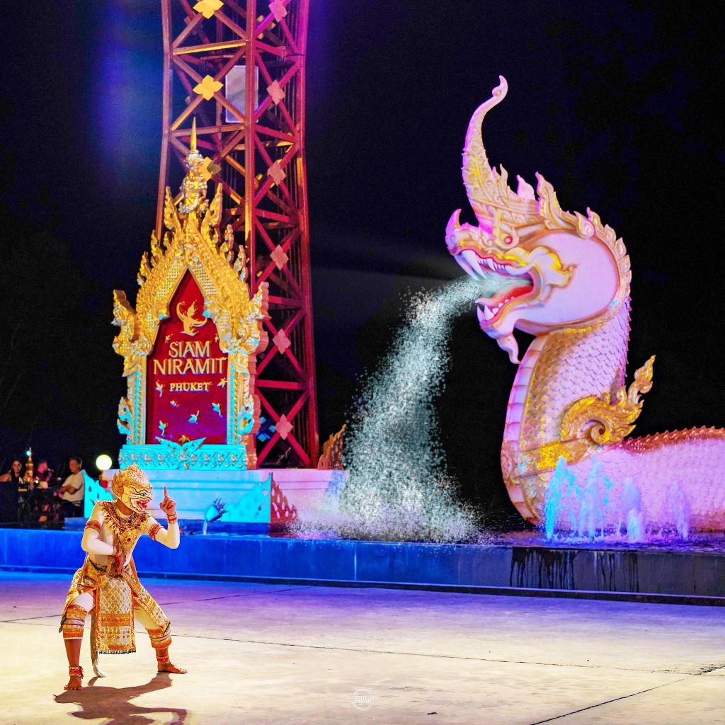 Phuket: Siam Niramit Ticket mit Rundtransfer und Abendessen
