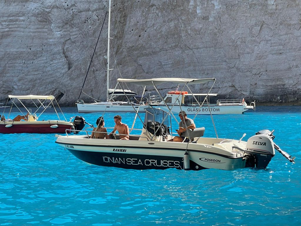 Zakynthos: Private Bootsfahrt mit Skipper oder selbst fahren