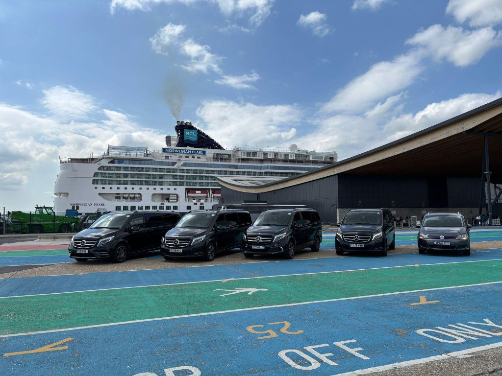 London zum Hafen von Southampton – optional über Stonehenge