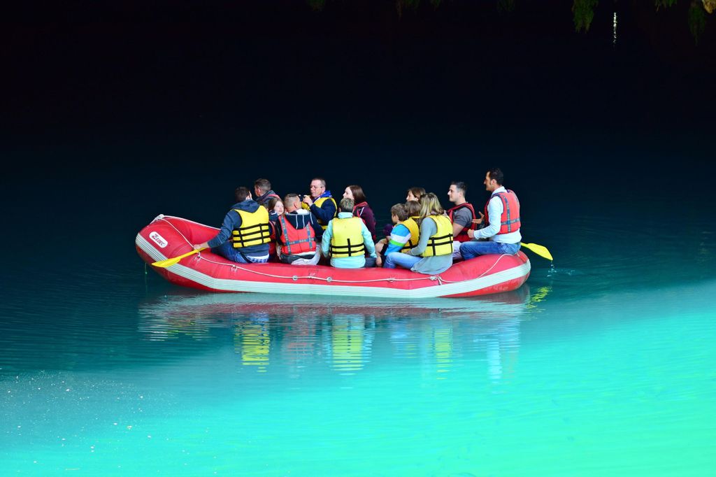 Stadt Side: Altinbesik-Höhle & Ormana-Tour mit Boot & Mittagessen