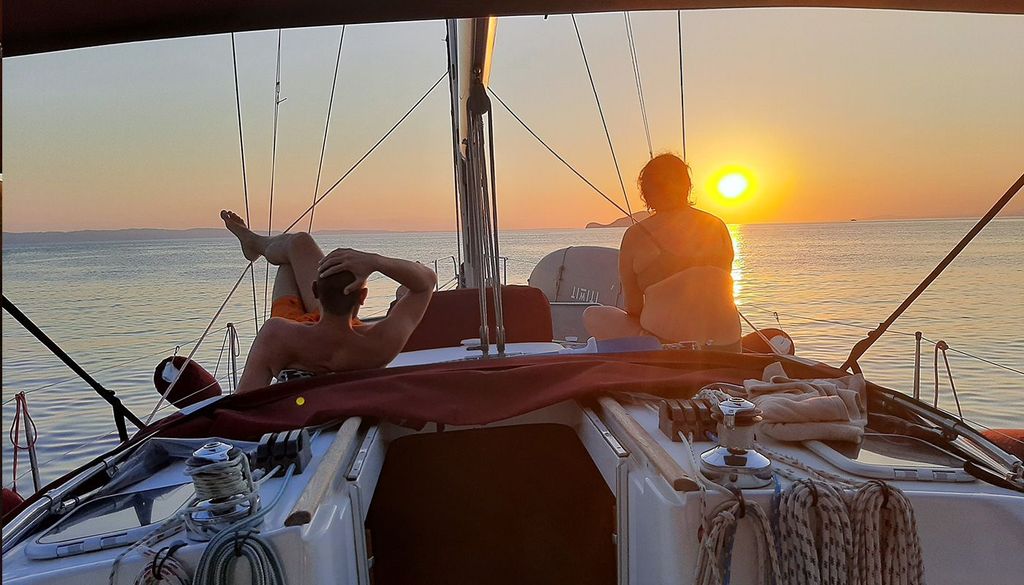 Segeltörn bei Sonnenuntergang in Chalkidiki