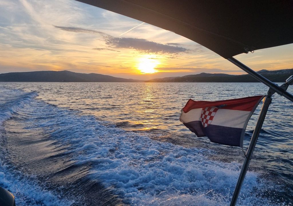 Von Trogir aus: 3 Inseln Halbtagestour mit Blauer Lagune