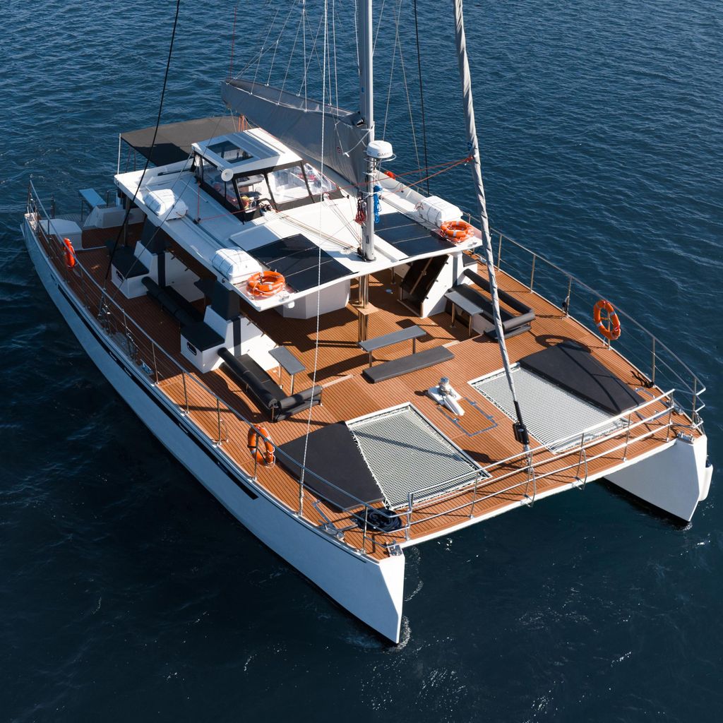 Santorini: Katamaran-Kaldera-Kreuzfahrt mit Essen und Getränken