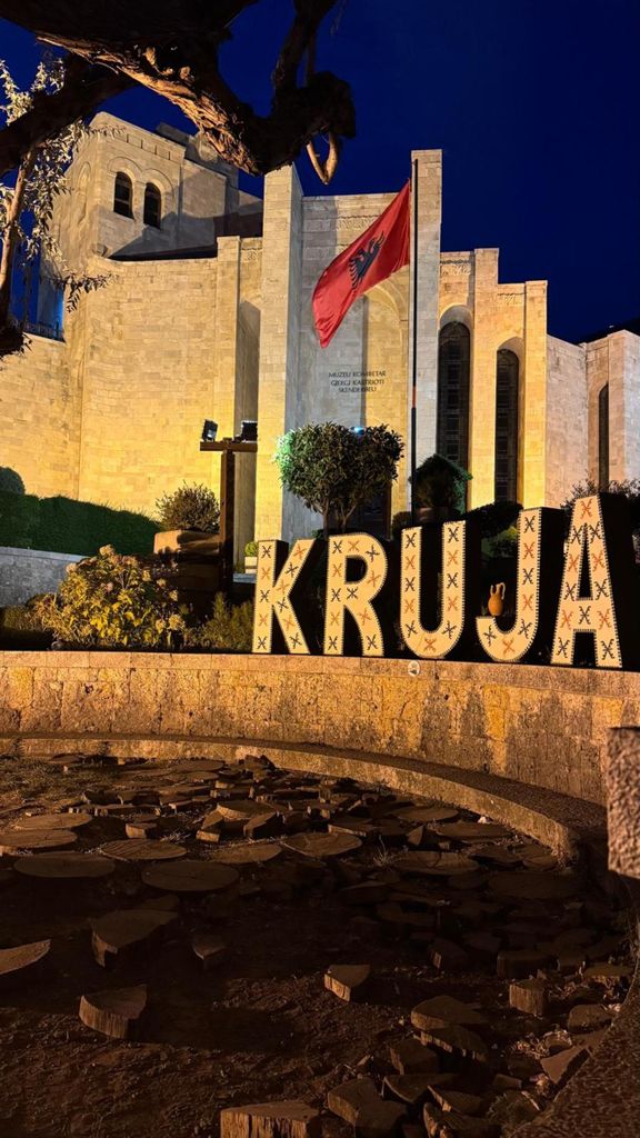 Kruja bei Nacht: Burg- und Basar-Tour ab Durres/Golem