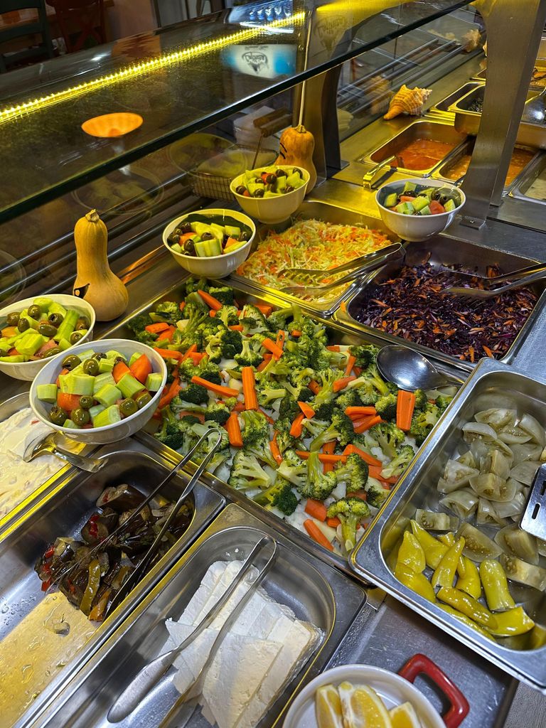 Traditionelle albanische Mahlzeit bei Bukë Kripë e Zemer, Tirana