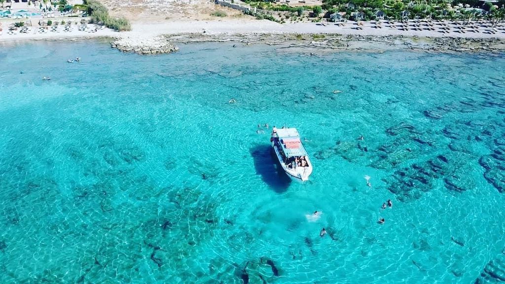 Lindos: Bootstour mit Glasboden und Schnorcheln