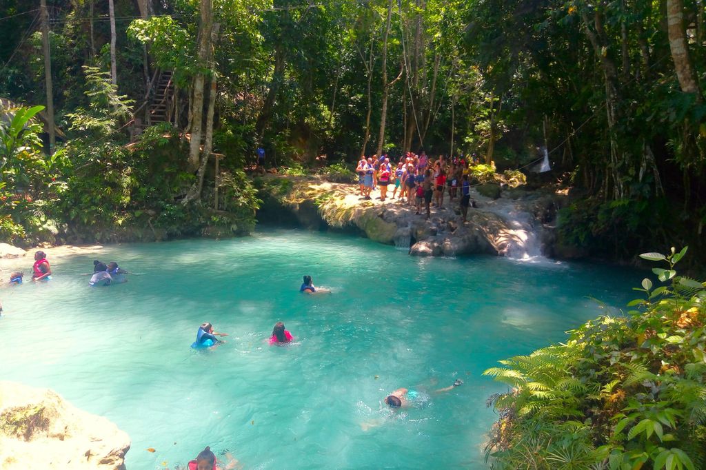 Von Ocho Rios: Blue Hole Tour mit jamaikanischem KFC-Essen
