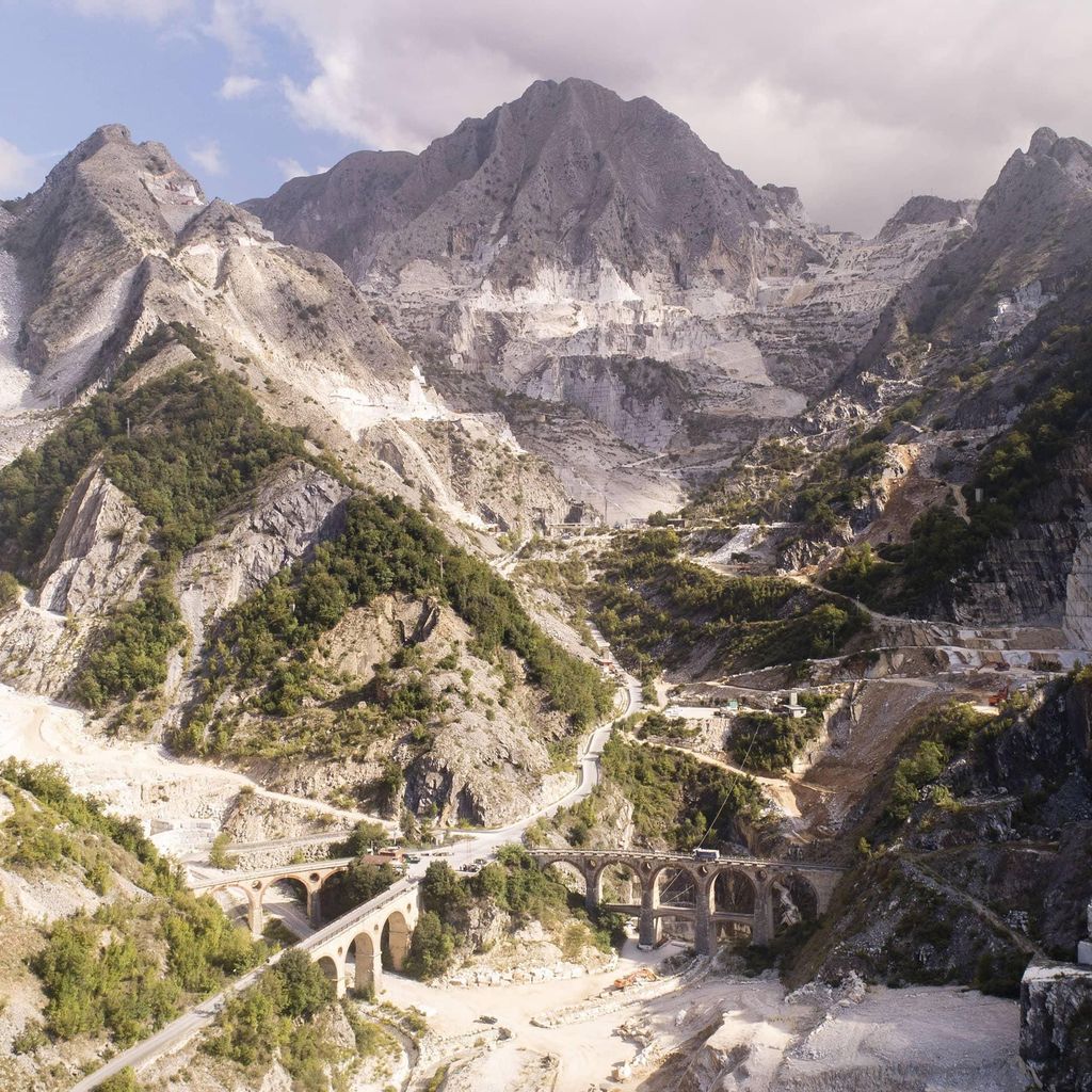 Tour durch die Marmorsteinbrüche von Carrara mit leichtem Mittagessen und Lardo IGP