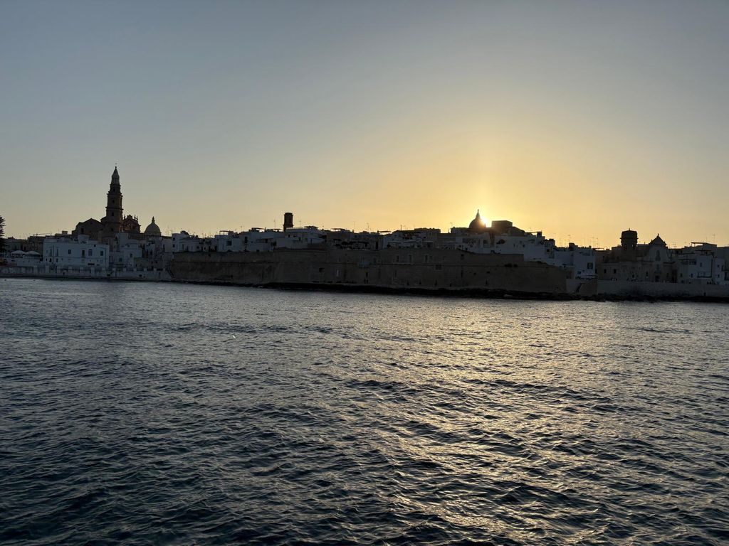 Mini-Tour mit dem Boot an der Küste von Monopoli