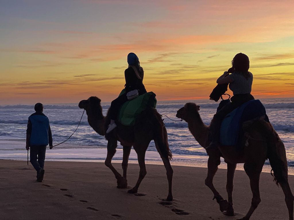 Kamelreiten bei Sonnenuntergang mit Cap Spartel & Hercules Caves